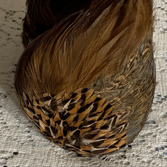 Vintage, 1950’s Pheasant Feather hat with Bangs .  Excellent condition . - Picture 12 of 13